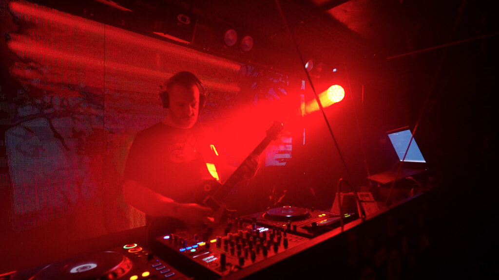 Eastside Progressive – projekt, który łączy elektronikę z żywymi instrumentami.